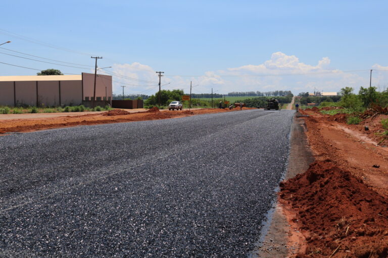 Infraestrutura finaliza imprimação asfáltica na entrada da cidade