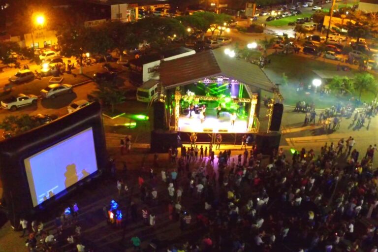 Festa da Virada atraiu centenas na Praça Central